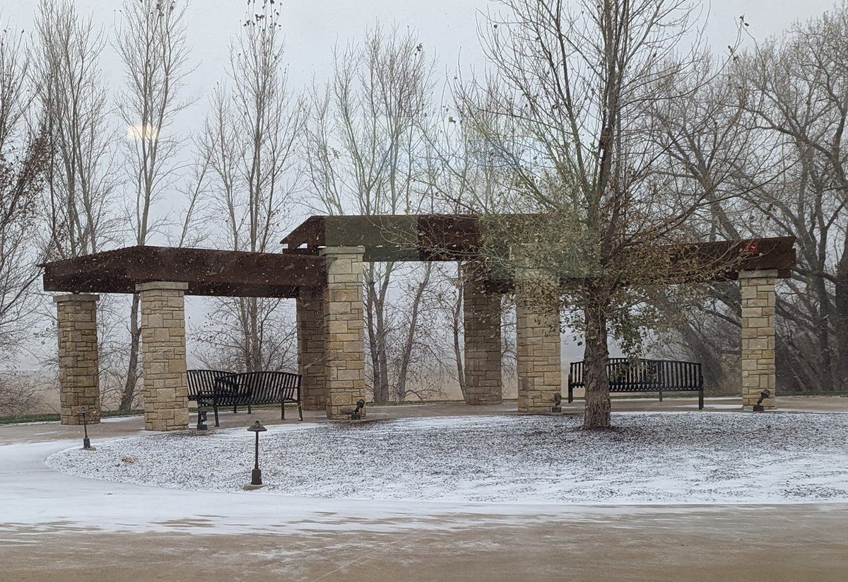 fhsustm's tweet image. Snow outside and an engaged audience inside at the @FortHaysState Western Kansas Ag Summit.