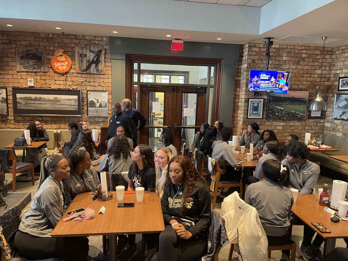 SWAC Volleyball Regular Season Champions lunch at Wingers in downtown Montgomery, AL. RT to congratulate the <a href="/BamaStateVB/">Alabama State Volleyball</a>. 

#SWARMAS1 | IAMSWAC