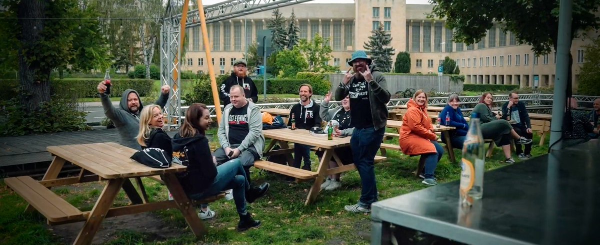 ladyofgoats_'s tweet image. LUFT #frankturnerarmy #luft