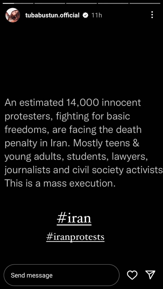 anastazjaonly's tweet photo. What is happening in the world is terrifying, simply no words..  #TubaBüyüküstün #Iran #iranprotest #IranianWomen #Taksim #Instanbul #Turkey https://t.co/Hj3zQoaXst