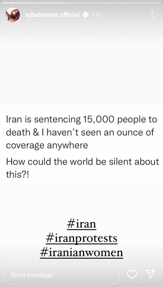 anastazjaonly's tweet photo. What is happening in the world is terrifying, simply no words..  #TubaBüyüküstün #Iran #iranprotest #IranianWomen #Taksim #Instanbul #Turkey https://t.co/Hj3zQoaXst