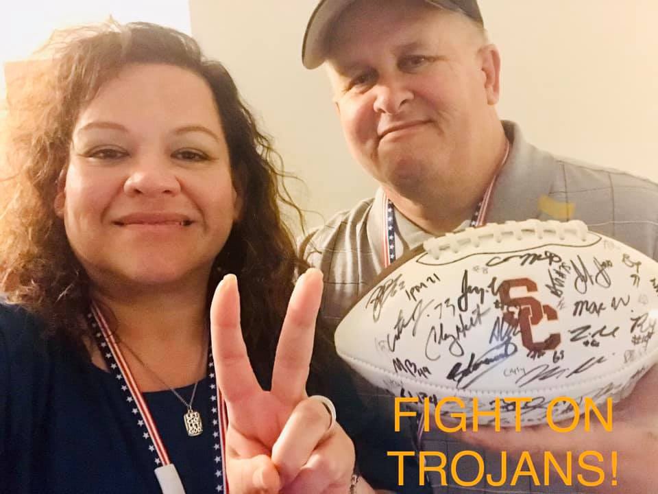 LETTERMENUSA's tweet photo. 2019 Autographs for Heroes
November 11, 2019
"Thank you Letterman USA for surprising us for Semper Fi Heroes Week 2019 with a signed football from USC."#FightOnTrojans #autographsforheroes #HeroesWeek #LettermenoftheUSA #lotusa #lettermenofusa #sfctf #VeteransDay2022 #veterans https://t.co/SpfqAdcUjr