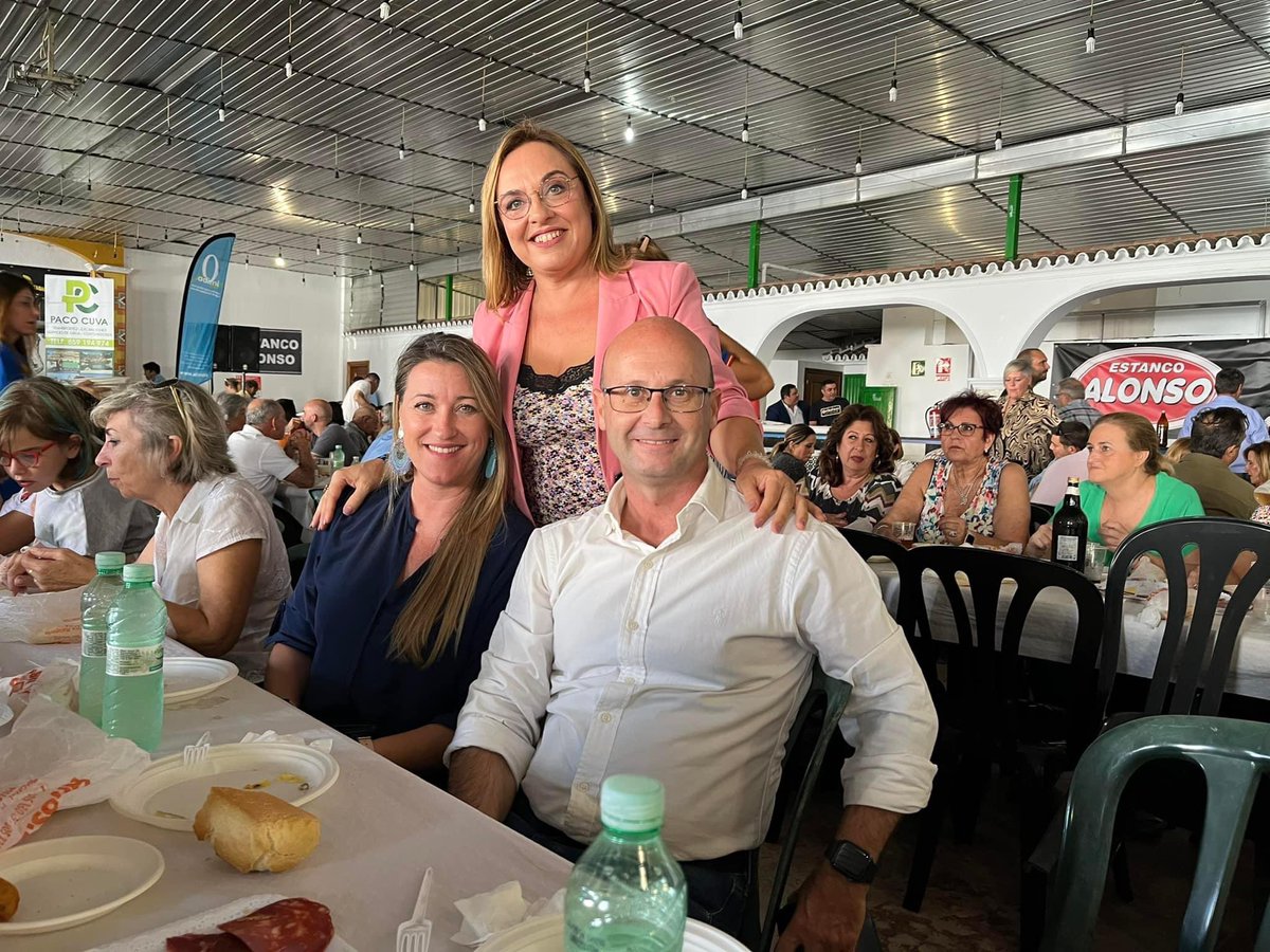 JCMartinTorres's tweet photo. 👉Hemos asistido a la XIV comida benéfica organizada por la Asociación de Comidas Benéficas del Autismo en beneficio de Adimi Mijas,aportando nuestro granito de arena.El acto ha estado lleno de muestras de cariño y emociones,Enhorabuena a todos!!

#comidabenéfica #adimi #autismo https://t.co/TY49BoxFa6