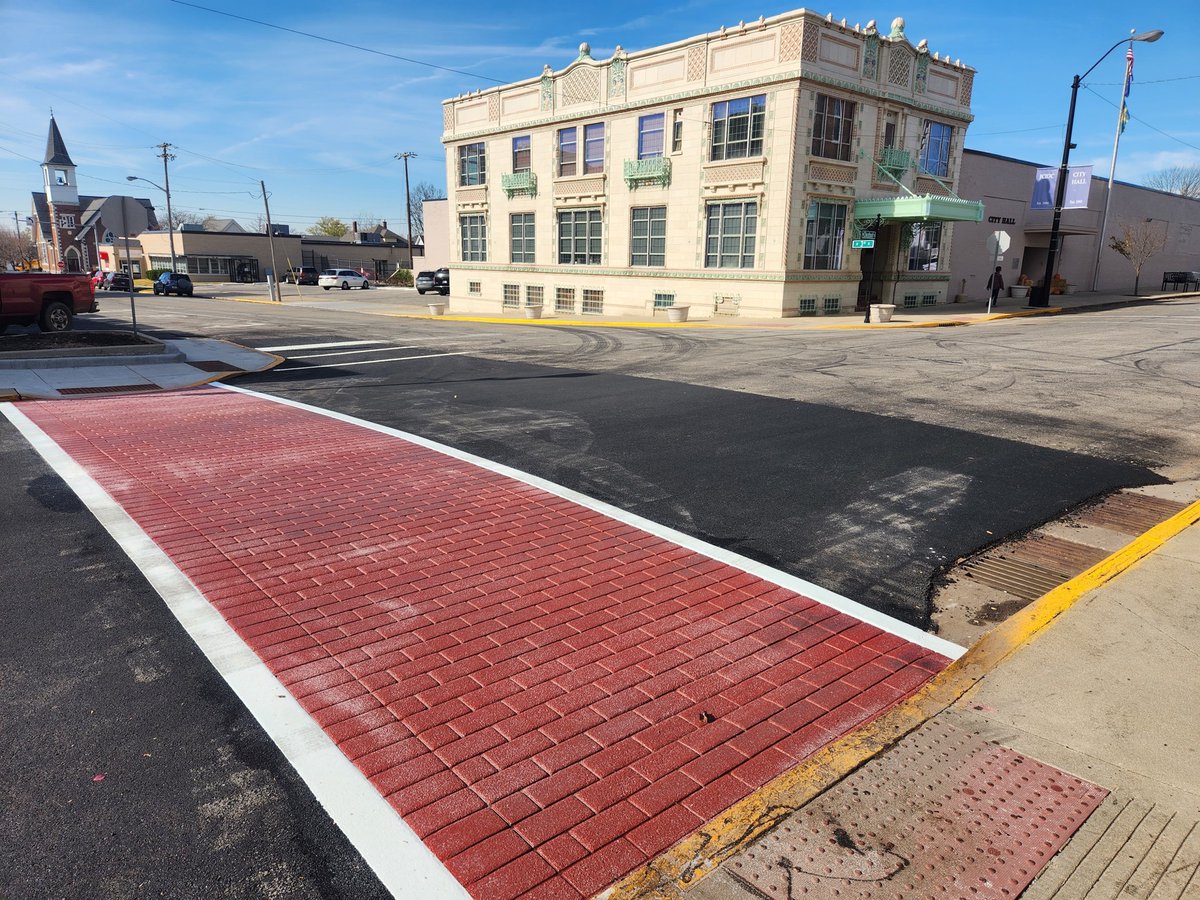 GlobeDecorative's tweet photo. We’re continuing our #decorativecrosswalk projects in Southern IN. We’re in the beautiful community of #SeymourIndiana, installing @EnnisFlint #TrafficPatternsXD crosswalks, Downtown Main Street @SeymourMainSt at St. Louis Ave. & Chestnut St. & several surrounding intersections. https://t.co/mn4rOZgQWR