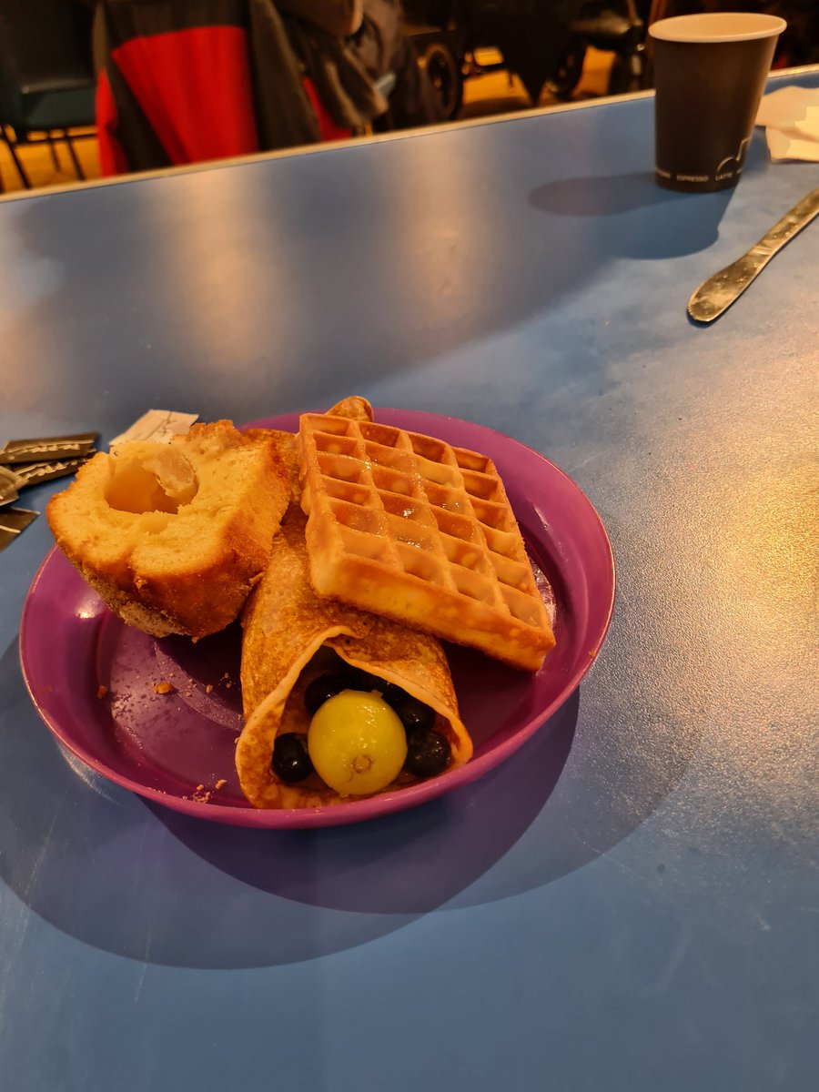 StreetlytesUK's tweet photo. Great pudding from our volunteers tonight for our guests ! Thanks @felixprojectuk and @CityHarvest_LDN https://t.co/8hlzBaHkcO