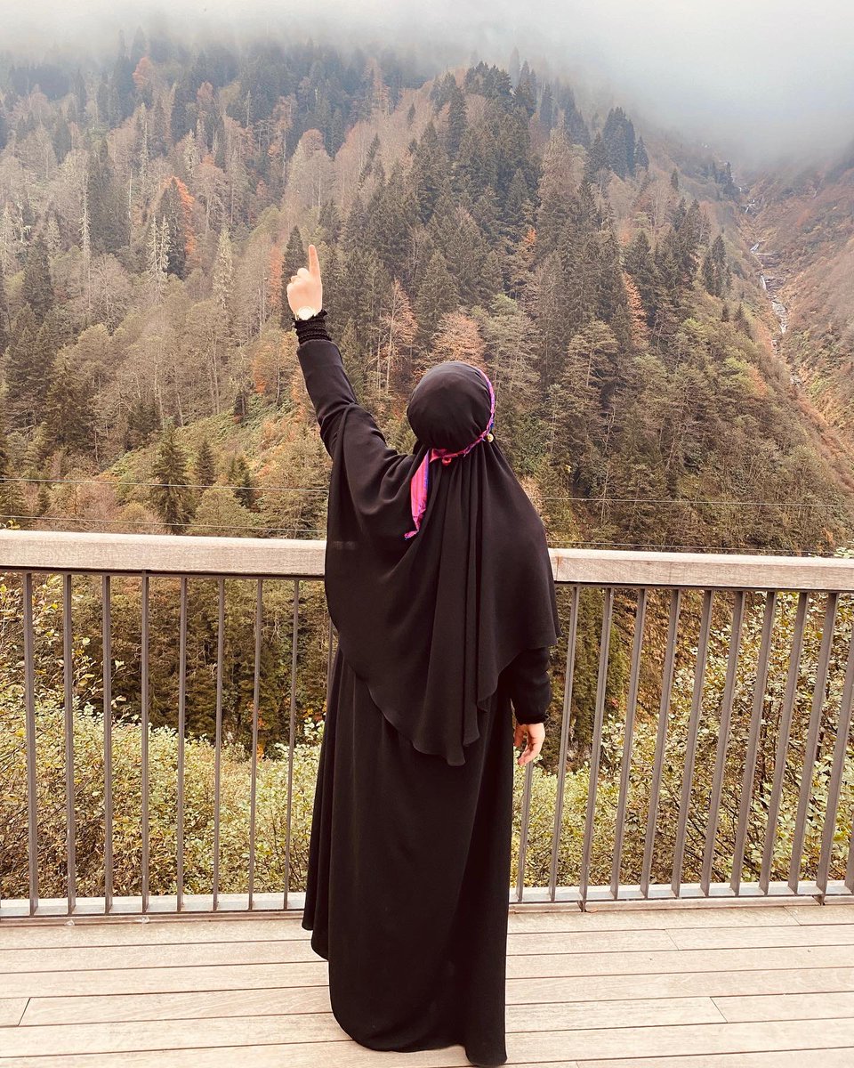 Kiloş Ferace ile Ferace Üstü Orta Boy Suflemiz

#çarşaf
#peçe
#cilbab
#ferace
#örtü
#butik
#çarşafışerif
#tesettür
#afgançarşaf
#çarşafdikimi
#özeldikimçarşaf
#hijab
#niqab