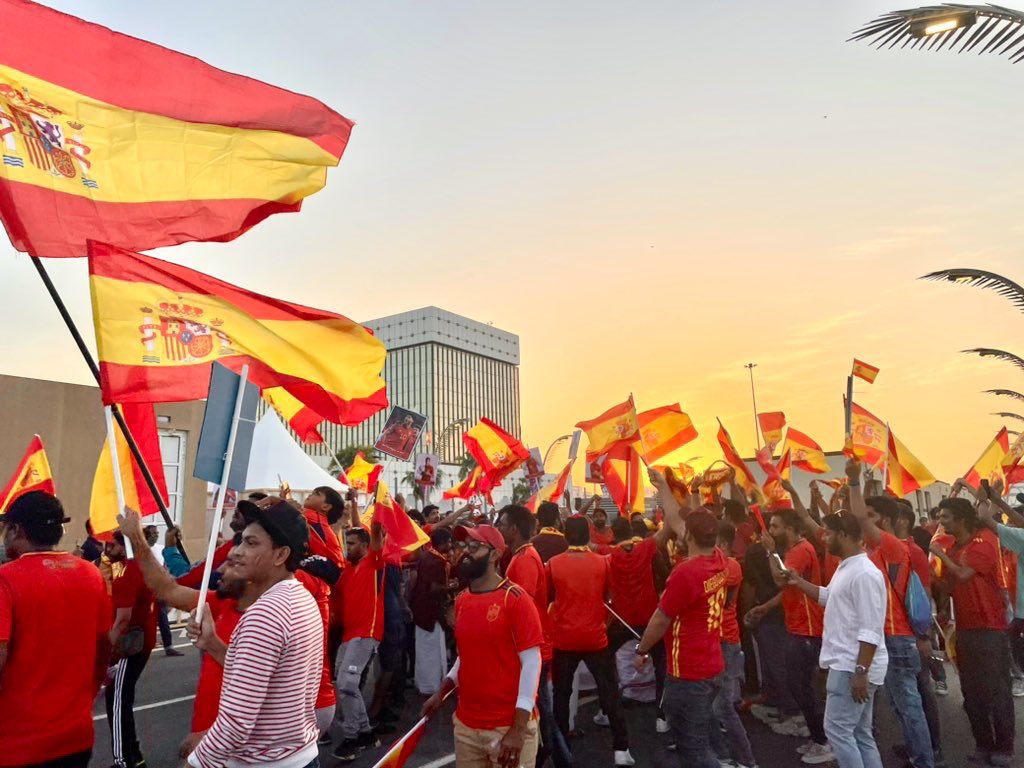 Footballtweet's tweet photo. It looks like Qatar have hired locals to pretend to be supporters and build the atmosphere for the World Cup. 🫤 https://t.co/ALV8fuTWbK