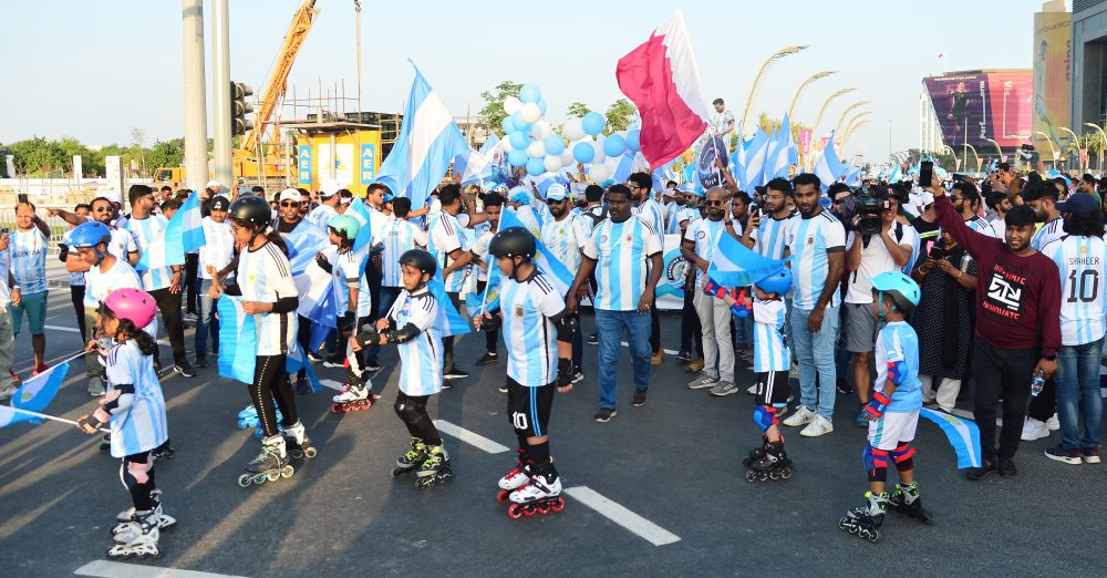 Footballtweet's tweet photo. It looks like Qatar have hired locals to pretend to be supporters and build the atmosphere for the World Cup. 🫤 https://t.co/ALV8fuTWbK