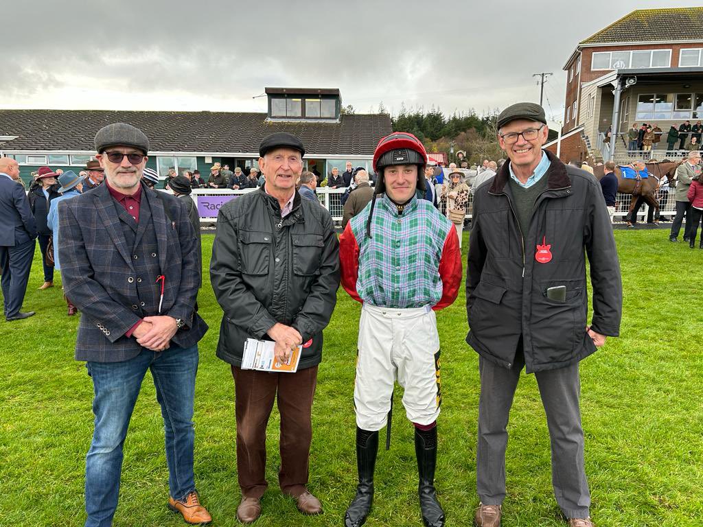 Jamie Brace in the Sea Pigeon and Jonjo O’Neill Racing Club colours alongside Paul, Roy and Barry at Exeter today.

You can join our Racing Club for just £99. The club runs from January 1st - December 31st and would make a brilliant Christmas gift!

jonjooneillracingclub.co.uk