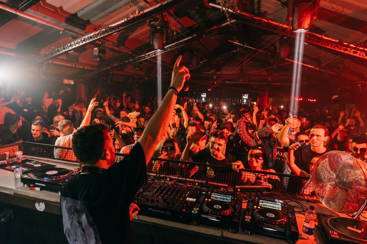 thisisTRMNL's tweet photo. Enzo Siragusa All Night Long… NEXT LEVEL 🔥

His second all night long set was somehow another level up over the first in 2021?! He took the terrace from house to minimal techno, to garage, jungle and beyond… ridiculous 🚀

Big thanks to all of you who joined us!

#thisisTRMNL https://t.co/FUioeinBy0