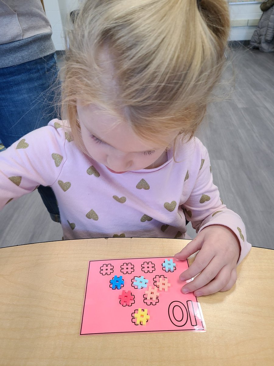 BrookeCandra's tweet photo. Our #awesome of the day.Matching quantities to numbers using building blocks. #mrscandra #BeEvergreen https://t.co/60xQvevA6h