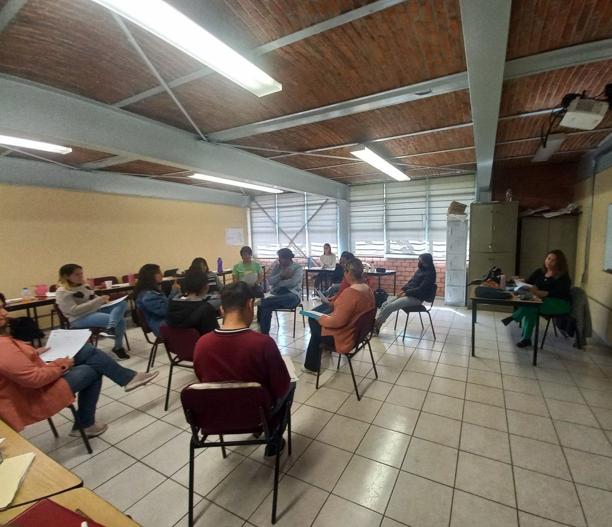 HTonilo's tweet photo. #SocraticSeminar is a powerful strategy for helping students to improve their critical thinking, social-emocional, speaking and listening skills. Where questions are the key to mantain the discussion active.
@ItzaFM @ensjedumx #Normalistas #Psycholinguistics #ENSJ https://t.co/Fdv5yEyMIW