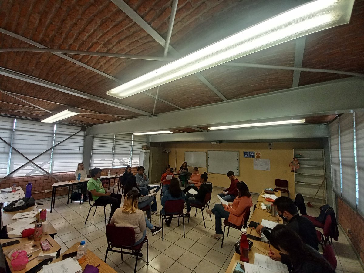 HTonilo's tweet photo. #SocraticSeminar is a powerful strategy for helping students to improve their critical thinking, social-emocional, speaking and listening skills. Where questions are the key to mantain the discussion active.
@ItzaFM @ensjedumx #Normalistas #Psycholinguistics #ENSJ https://t.co/Fdv5yEyMIW