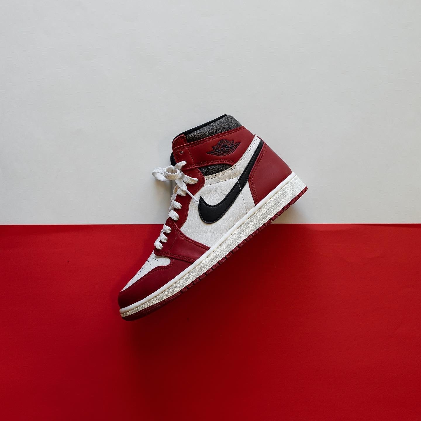SiteSupply on Twitter: "The Air Jordan 1 Chicago drops 11/19 ✨ 🌎 Release Links and Raffles -&gt; https://t.co/2qQR3N4B0d @champssports https://t.co/vyUc3HJEjo" /