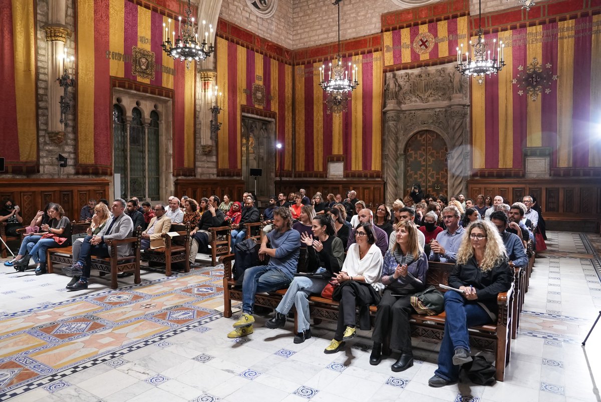 🎓Enhorabona a la segona promoció de joves #Prometeus!

👉Aquest vespre s'ha celebrat al Saló de Cent de l'Ajuntament de Barcelona l'acte de graduació dels joves participants, que amb l'acompanyament del programa #Prometeus han completat els seus estudis universitaris.