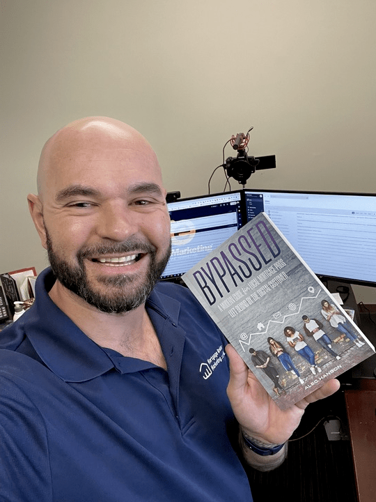 mbmktg9's tweet photo. Have you seen the podcast I did with Alec Hanson on "How to Impact People Across the Country"? If not, you should totally go watch it on our YouTube channel! https://t.co/QBLTB337sL #mortgagesuccesspodcast #mortgagebrokermarketing https://t.co/bkQn4i6wkR