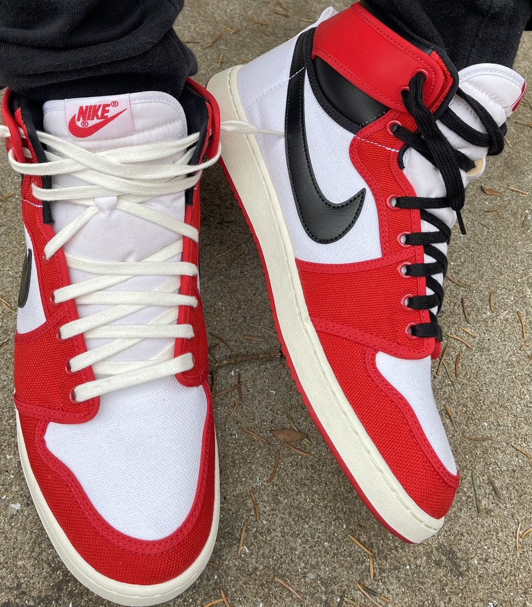 hisexcellence79's tweet photo. Day 14 of the #1of1s challenge 

It’s been a rough couple of weeks. But momma and I are from the West Side of Chicago. We finish what we start

#ripmomma🙏🏽 
#yoursneakersaredope 
#kotd
#sneakeradmirals 
#snkrsliveheatingup 

@nikestore 
@Jumpman23 

Nike Air Jordan 1 Chicago AJKO https://t.co/jl87xZcFui