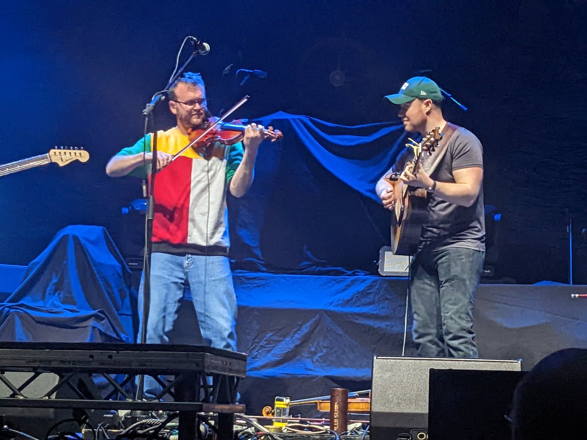 emmaprice's tweet image. Glorious tunes coming from @sweeneyfiddle tonight.