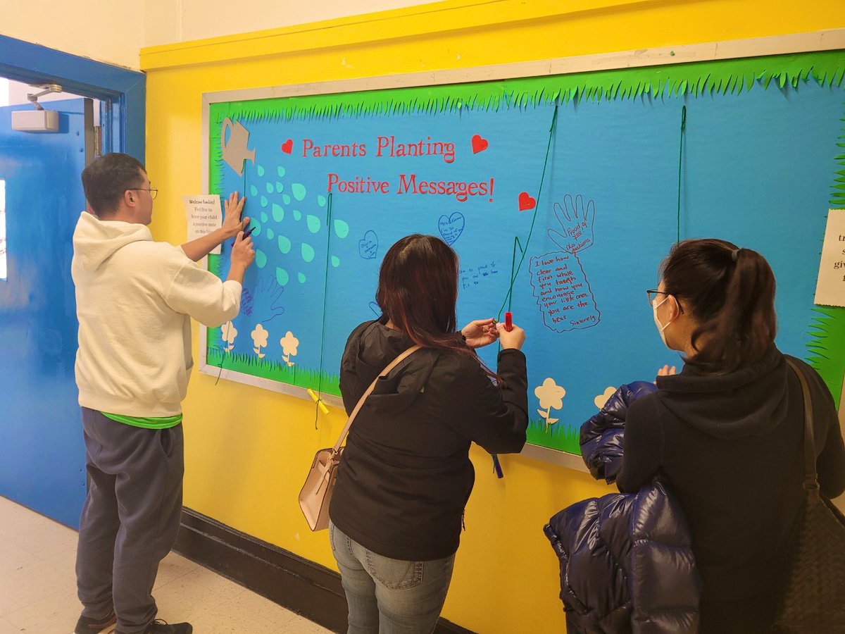 CounselorCalm's tweet photo. Open School &amp; Kindness Week is happening at @PS94DavidPorter! The parents are contributing to feeding their child(ren) to grow with positive messages ❤️. #affirmations &amp; #reassurance from your parent holds such a large value. #sel #plantingseeds #seedsofkindness @94QDavidDPorter https://t.co/4rvsdsF3kd