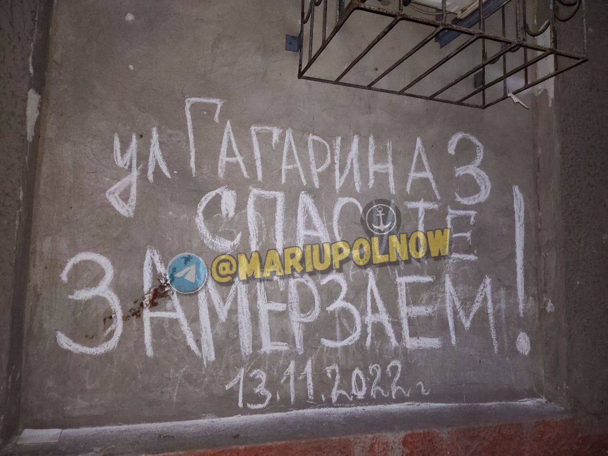 Мариуполь. Тех, кого не убили российские бомбардировки, теперь добивает российская оккупационная администрация.

Света, газа, отопления больше нет. Людей бросили замерзать на руинах.

У Путина это называется «защита Донбасса»