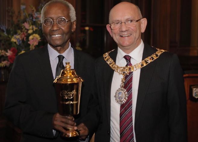 Edinburgh_CC's tweet image. Congratulations @SirGeoffPalmer!!
Professor Emeritus and Chancellor of Heriot-Watt University Sir Geoff has been presented with the prestigious Edinburgh Award 2022 in a ceremony at the City Chambers this evening. (1/2)
edinburgh.gov.uk/news/article/1…