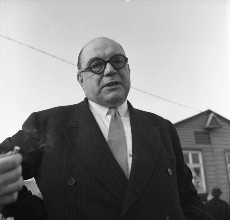 3rdReichStudies's tweet photo. November 14, 1943 #WW2 Anti-#Nazi Clandestine Radio Soldatsender Calais begins transmitting; Soldatensender Calais was a British black propaganda broadcaster of the Political Warfare Executive https://t.co/hVFeIr8wr8 https://t.co/KMkd1GhT1E
