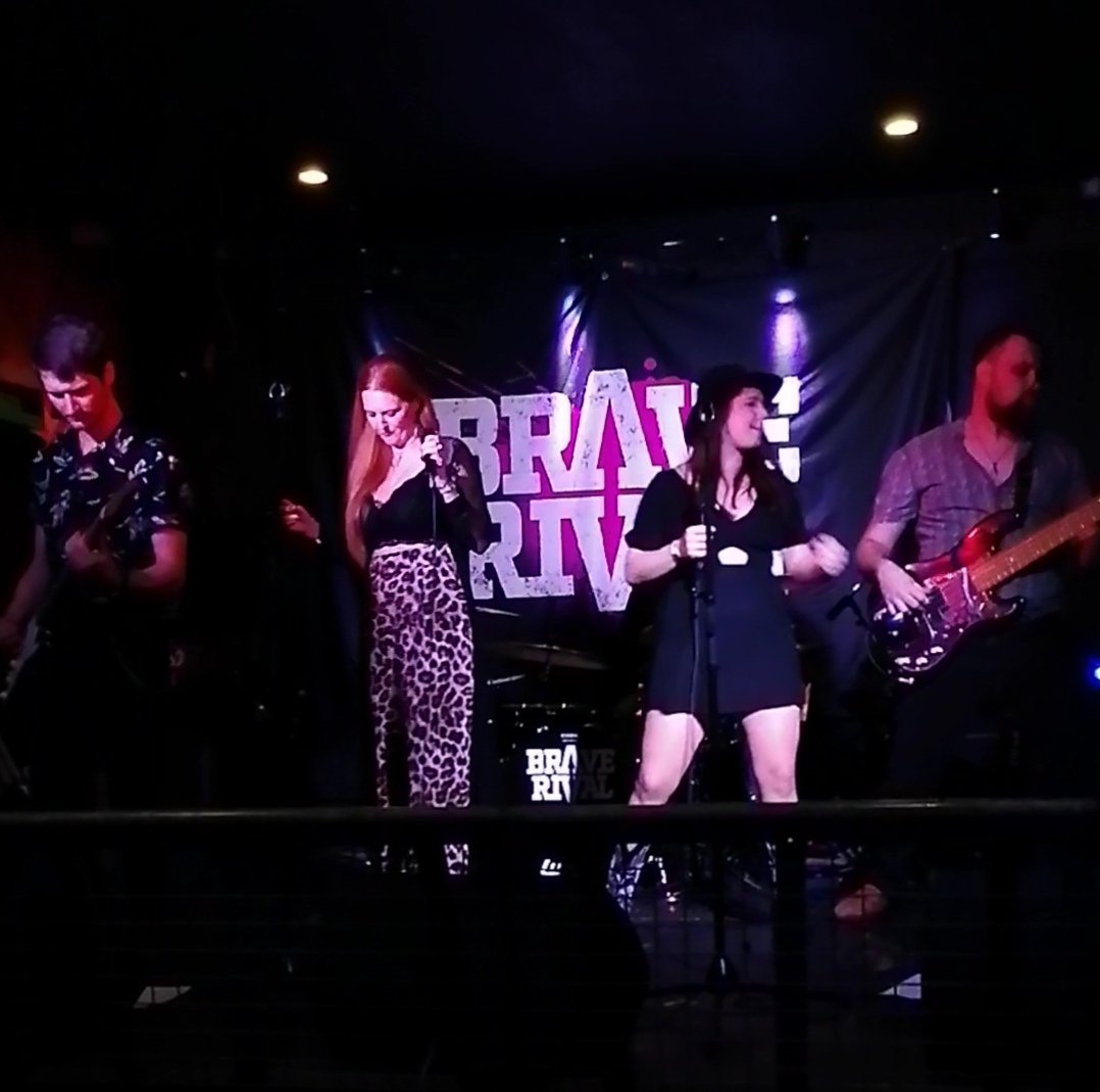 Great show from Brave Rival on Saturday night in Doncaster. I will be playing them tomorrow night. From 7pm in Doncaster on 102.6 Sine FM, or via the website sinefm.com or on your smart speaker. @BraveRivalBand @SineFM #braverival #classicrock #sinefm #livemusic