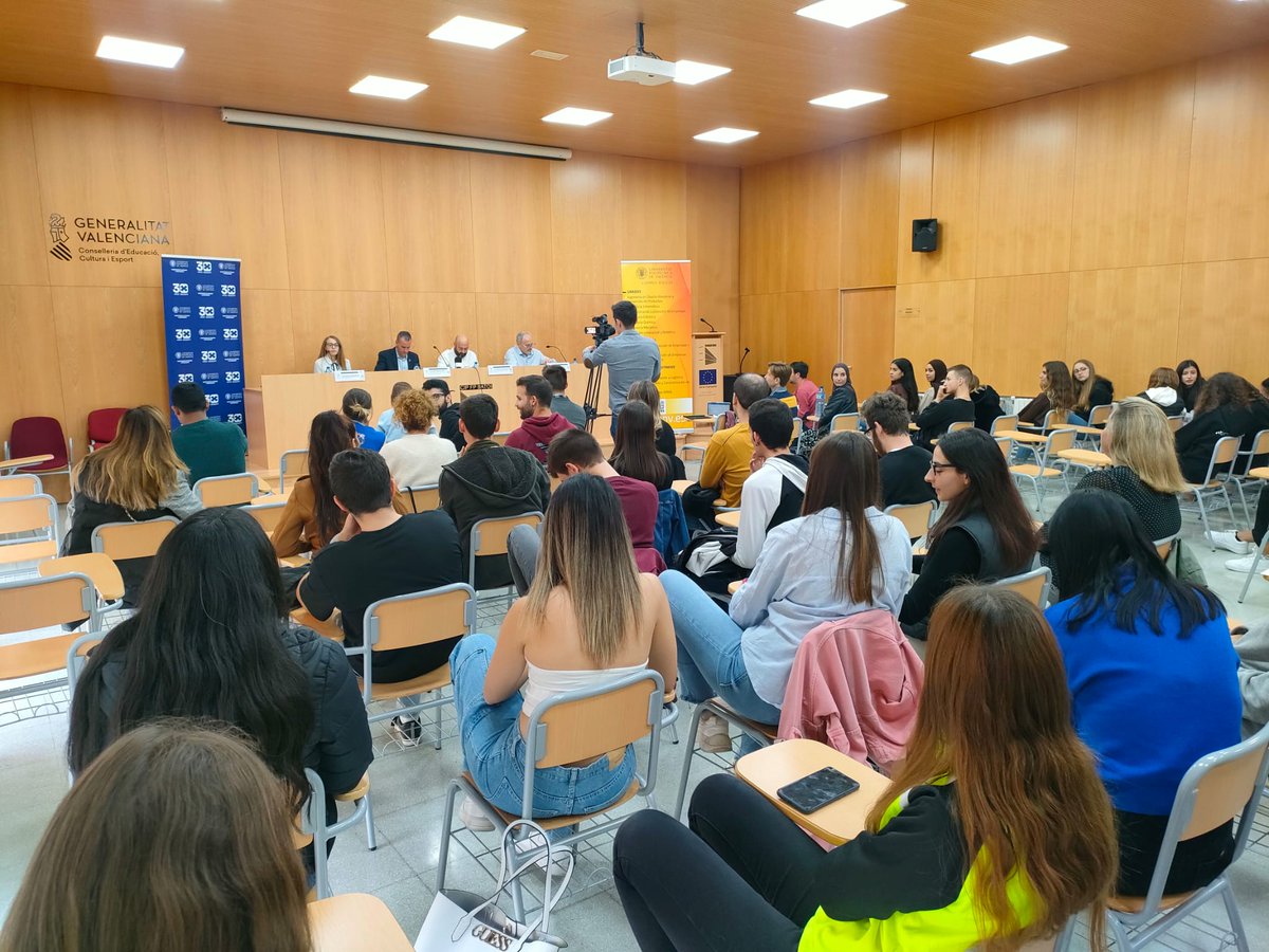 CIP_FP_Batoi's tweet photo. X EDICIÓ CONCURS IDEA-T 
El passat dimarts 8 de novembre, va tindre lloc al Saló d’actes del CIP FP Batoi la presentació de la desena edició del concurs IDEA-T.

https://t.co/2Szs6dIHg4

#formacioprofessional #batoifpinnova https://t.co/WBLucqhpyQ