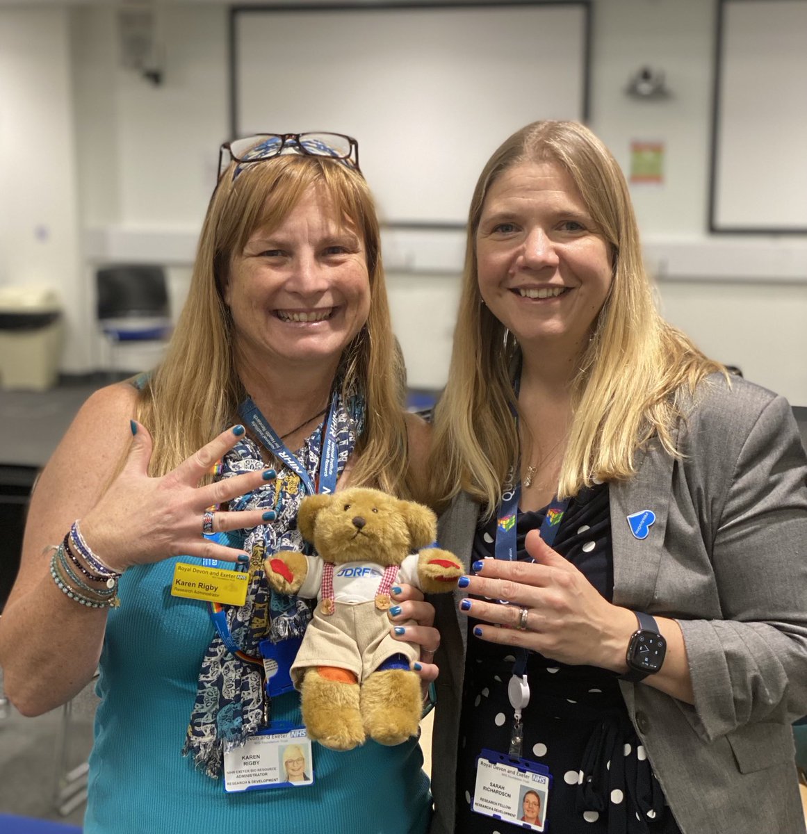 Great talking to ⁦@JDRFUK⁩ donors #NailingDiabetes #WDD2022 with ⁦<a href="/SarahIBEx/">Sarah Richardson</a>⁩  #ExeterDiabetes  <a href="/ExeterNihr/">NIHR Exeter Clinical Research Facility</a> ⁦<a href="/ExeterMed/">Exeter Med School</a>⁩ <a href="/RoyalDevonNHS/">Royal Devon NHS</a> People with &amp; w/o diabetes can help research by signing up to their local ⁦<a href="/NIHRBioResource/">NIHR BioResource</a>⁩ for info: crf@exeter.ac.uk