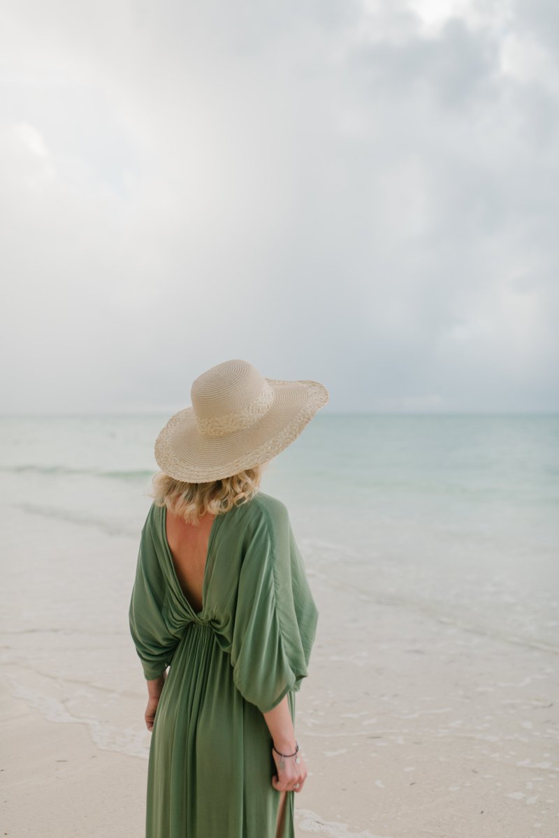 dmcretroqueen's tweet photo. This photo gives me all the #VacationVibes. Before you jump on that flight, I'll show you 4 items for your next tropical vacation 🏖 in our newest blog. #BeachyFashion 
https://t.co/ARxObu6Bqc https://t.co/X03PQU1gKj