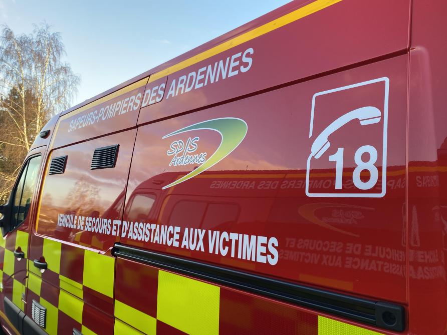 _lunion's tweet photo. #Ardennes: deux personnes meurent sur le coup après avoir été percutées par un train de marchandises en gare de #Donchery https://t.co/uRISCHJZPr https://t.co/S2K0irWYrr