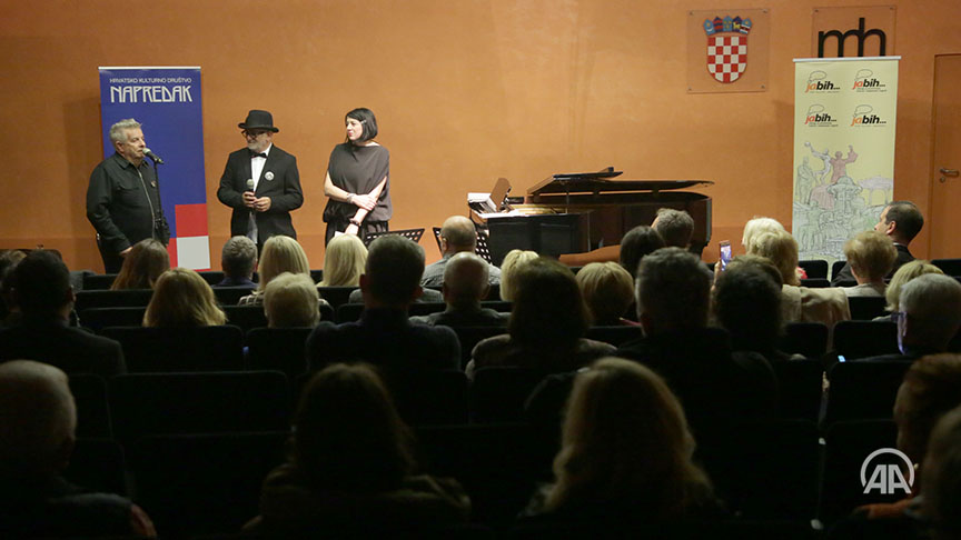 aa_balkans's tweet photo. #Hrvatska: Otvoren festival prijateljstva i kulture „Ja bih… 5 dana Sarajeva u Zagrebu 2022.” https://t.co/MBo6HiEvSt
#JaBiH #BiH #Zagreb #Sarajevo https://t.co/dZT3TKpyfE