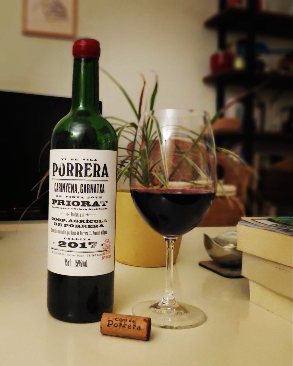 amparo_so's tweet photo. Cims de Porrera VI de Vila 2017 • coupage de las variedades Carñena y Garnacha Tinta • DO Priorat. Carácter e identidad 💯 • Salut! 🍷 https://t.co/bg1vnBixwo