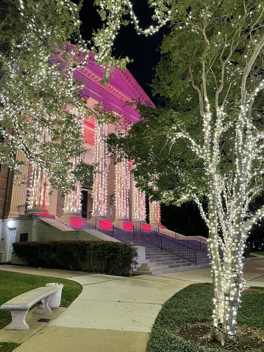 BrownbagOrg's tweet photo. Glad to have been part of Midwest Macro @SMUEconDept this weekend! 

It was a chilly weekend but all warmth and smiles from the attendees at SMU’s beautiful campus. 

☝️ Program will remain online for any follow up comments: https://t.co/KiQg57dGV3 https://t.co/EH7Qo1XeFt