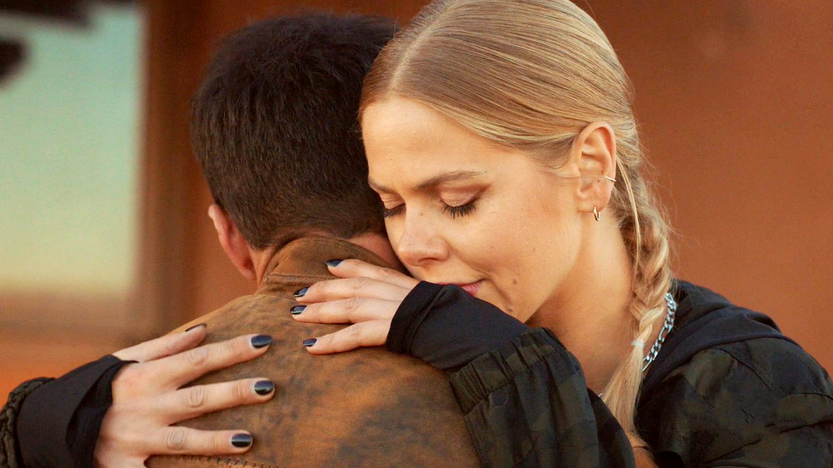 morgana07DW's tweet photo. "No, I don't. It's really good to see you."
"It's good to see you too."
"We can hug, right?"
"Yeah, of course."
This is another reason we needed a S5, to see these two navigate a relationship once they'd got to that point.
#RoswellNM #SaveRoswellNM https://t.co/ObShaQ6QKd