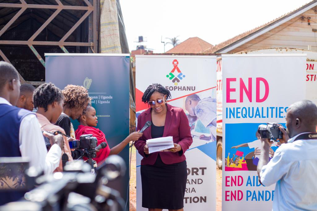 MAbubannks's tweet photo. @UNAIDS @UNAIDS_UG country director encourage the people of Karamoja and Uganda 🇺🇬 to take COVID-19 SOPs seriously ensure they wear masks 😷, wash 🧼 hands 🙌 so as to protect themselves from Ebola and Covid -19 
#BeyondMyPill
#TogetherforaPositiveDifference https://t.co/7QSbZtoLhk
