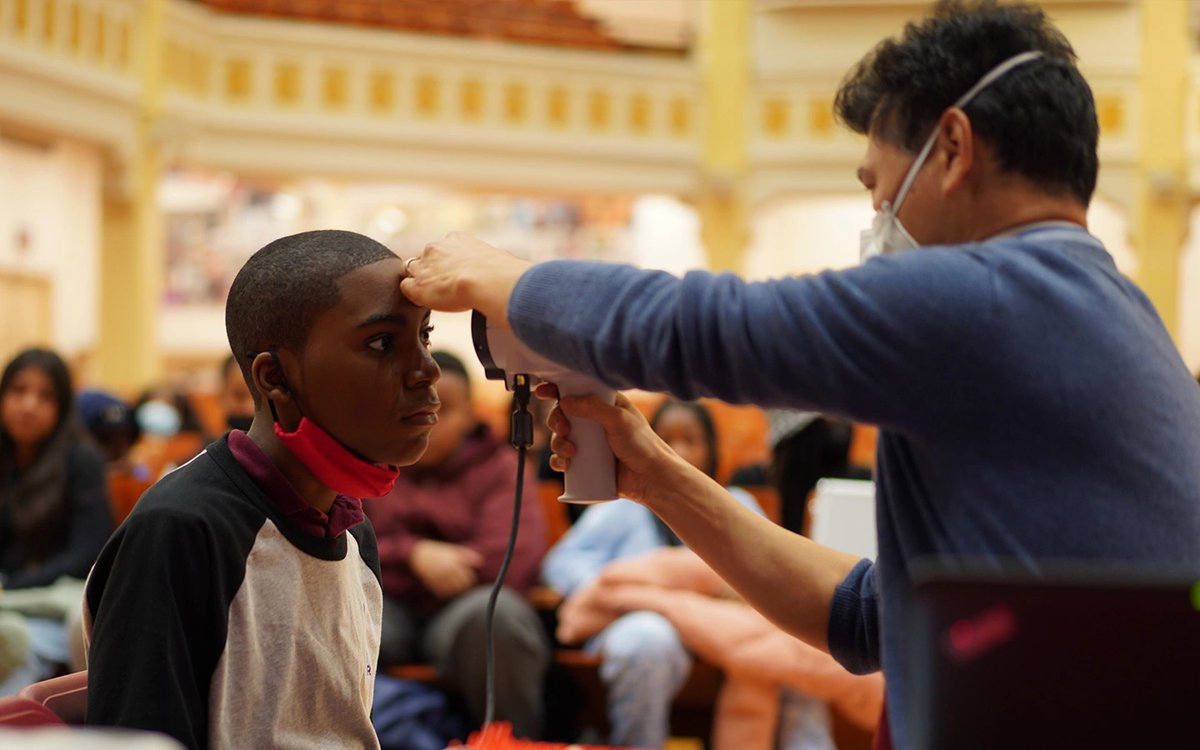HelenKellerIntl's tweet photo. "A lot of kids don’t even know that they need glasses. The great thing about this program is when we catch them, and help them see what they’re supposed to see, it just changes their world.” --Dr. On Lam, optometrist https://t.co/gA6Bwihf1T https://t.co/fygapoV2ev