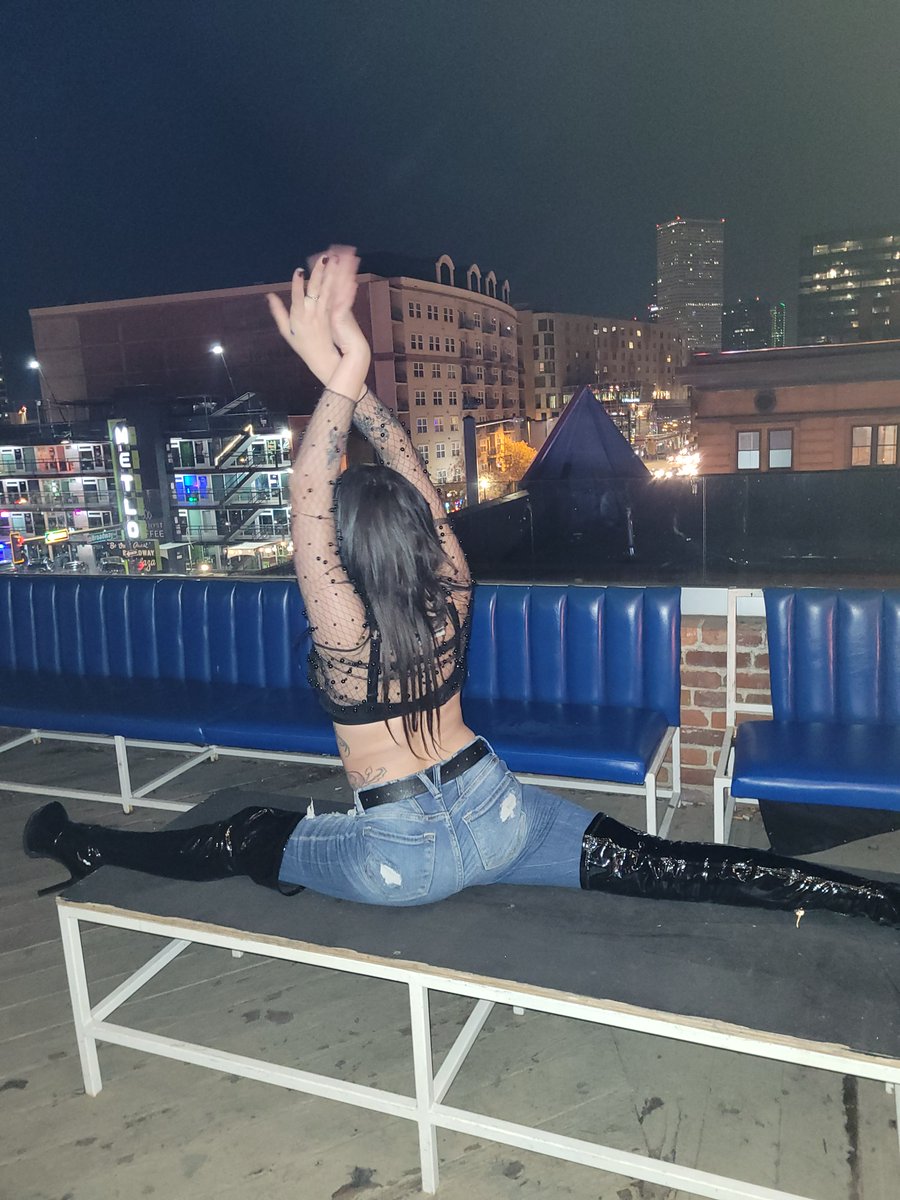 amber_nikay_'s tweet photo. just a little stretch on the rooftop waiting for someone to take the tabels place #facesittingqueen #elonmusk #Denver #vinalnightclub #drunkgirl #snowbunnygang #splits #football #nightlife #TrendingNow #foryou #highheel #nsfwtw #onlyfans #onlyfansgirl #onlyfanspromo #nightclub https://t.co/CbFkInA1cH