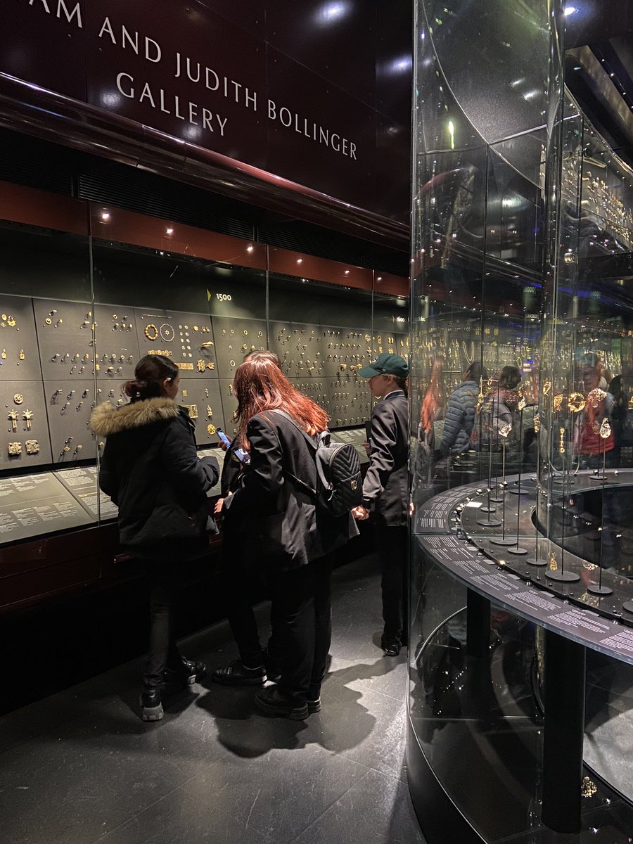 Last terms Year 10 trip to the <a href="/V_and_A/">V&A</a> was a great opportunity to build cultural capital and see real artworks in the flesh!  Our girls got some great drawings as a result and lots of inspiration 🖼 #artteacher #arttrip #london