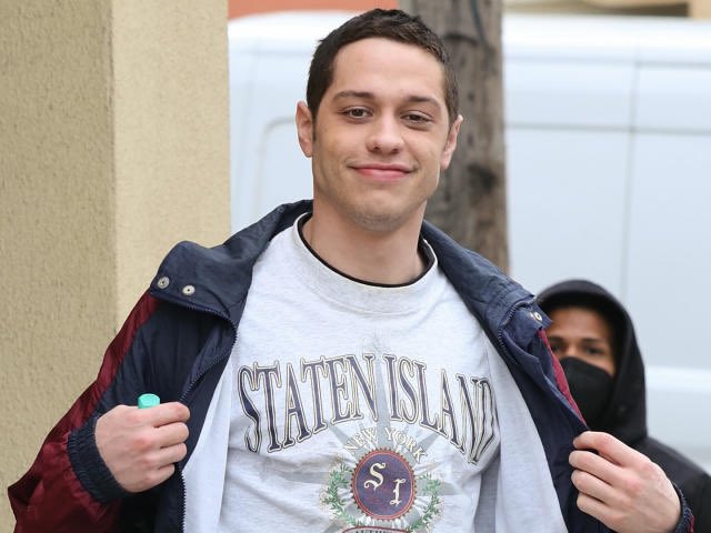 shirlpuzz's tweet photo. Pete Davidson &amp; Linda Henry are reportedly now dating 👀 https://t.co/mmrpbfESRm