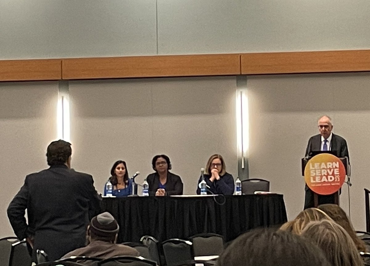 Medical students - never underestimate your power. Audience member @AAMCtoday #AAMC22 #climatechange session shares the significant impact students had showing him how the institution did on @MS4SF planetary health report card. I am inspired by students every day - thank you!