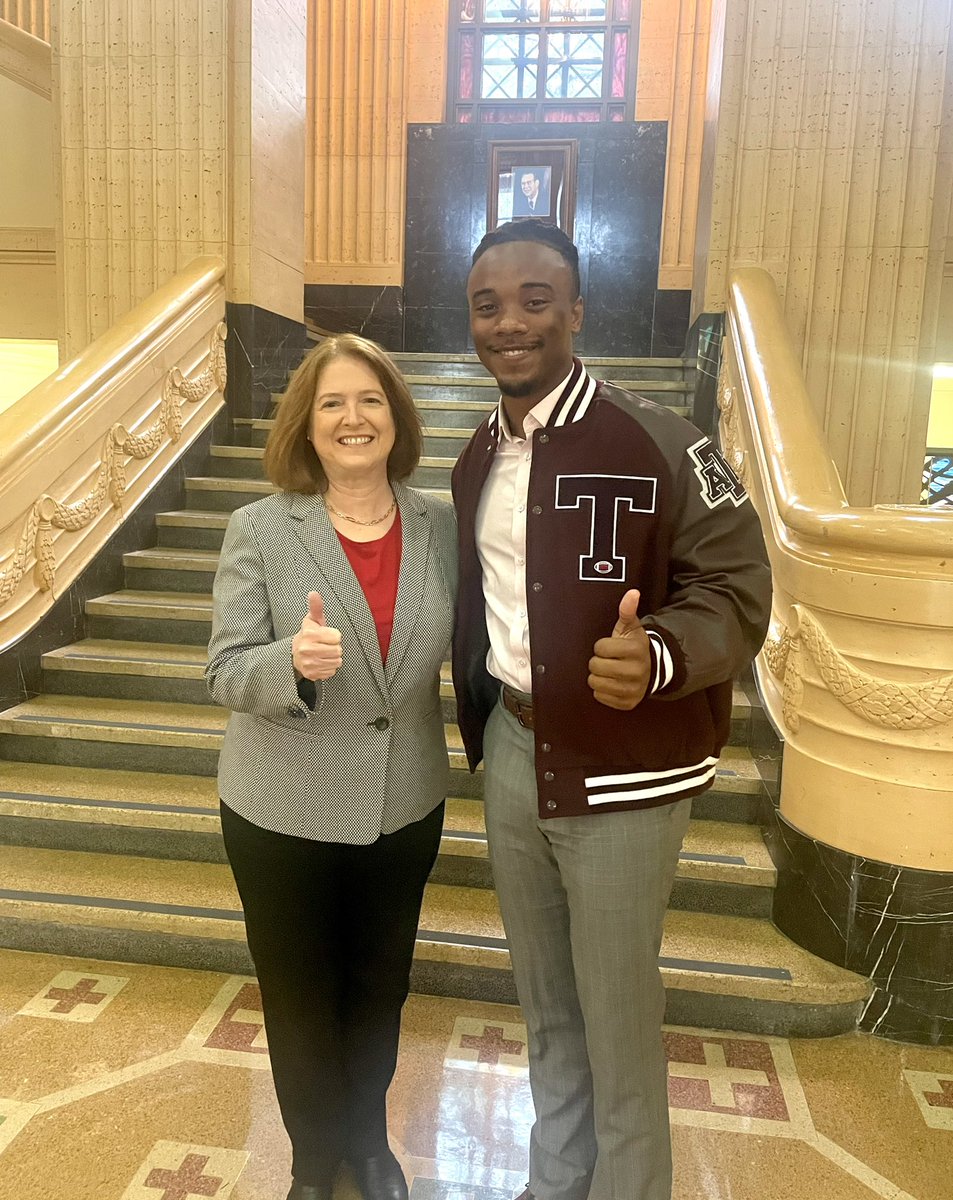 Today, Chase had the opportunity to meet with President Banks to discuss diversity, equity, and inclusion initiatives and solutions at Texas A&amp;M! 👍🏾