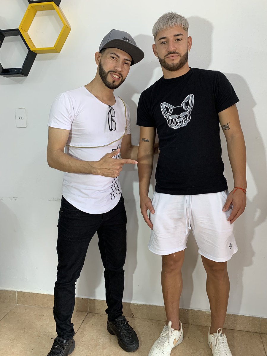 nellsonescobar_'s tweet photo. 🟦🟨𝐂𝐨𝐫𝐭𝐞 𝐅𝐚𝐜𝐡𝐚 𝐩𝐚𝐫𝐚 𝐞𝐥 𝐚𝐦𝐢𝐠𝐨😎@gustavo_marecos08 🤜💥🤛 @SpLuquenOficial 

#sportivoluqueño #luqueño #luque #futbol #fútbol #paraguay🇵🇾 #paraguay #corte #barba #barberia #moda #barberosdelmundo #capiatá #ñemby #sanlorenzo #asunción https://t.co/VYLe9PeWZJ