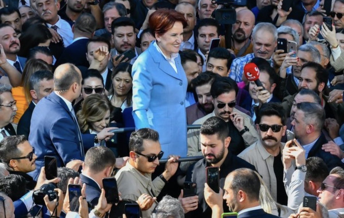 EyyubiyeIyi's tweet photo. Huzurlu ve İYİ günler için,
Adalet ve Demokrasi için,
Özgürlükler ve Eşitlikler için,
Yarının Türkiye'si için;
#HemenDemokrasi 🇹🇷 @meral_aksener @aefakibaba @EnverKb_ @VSeyhanlioglu https://t.co/TBd3qu10XP