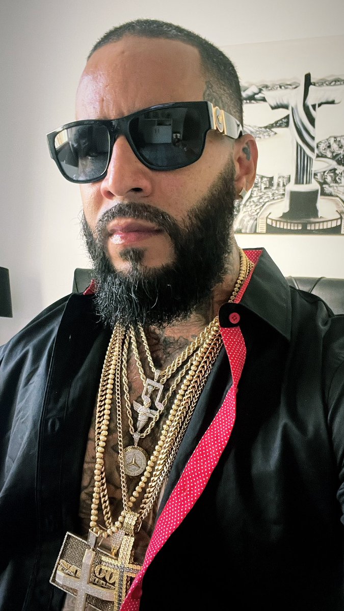 Lobenzo954's tweet photo. Face good in any country #Bossman https://t.co/OgALbnO9i0