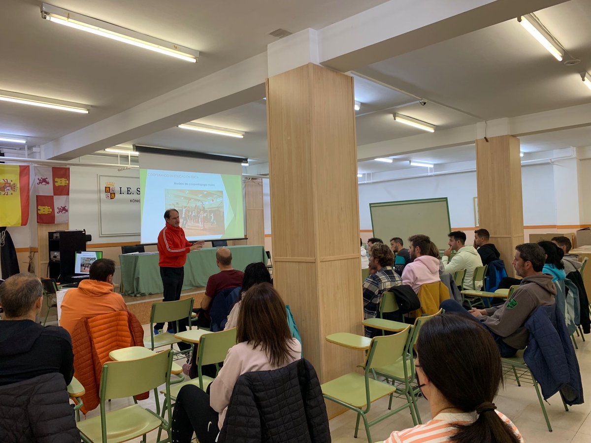 Genial la primera sesión de formación con Carlos Velázquez sobre aprendizaje cooperativo. Deseando que llegue el jueves para seguir disfrutando y aprendiendo de este magnífico ponente!!