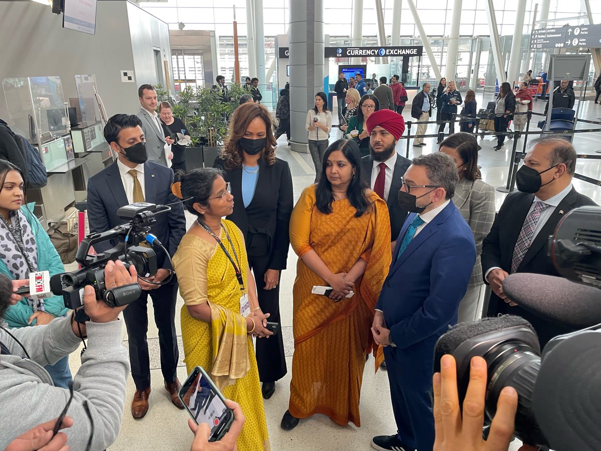 Transport_gc's tweet photo. Today at @TorontoPearson, Minister Alghabra announced an expanded air transport agreement between Canada and India 🇨🇦🇮🇳 https://t.co/wBZlu87JAq