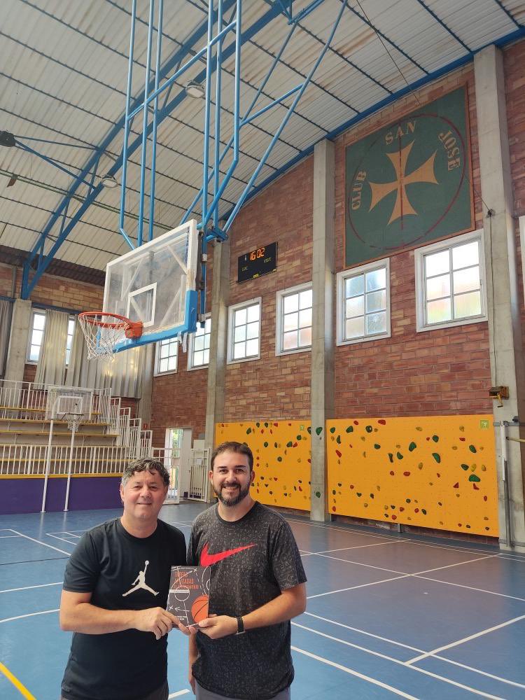 TareasAplicadas's tweet photo. Avelino, Alberto, Dani, Alex y Jaume hace unas semanas que disfrutan de sus libros y practican los ejercicios cuando tienen ocasión. 
¿Y tú? ¡Es tu momento! 😀🏀 
Contáctanos y compra tu libro https://t.co/PTR5bfF7xU