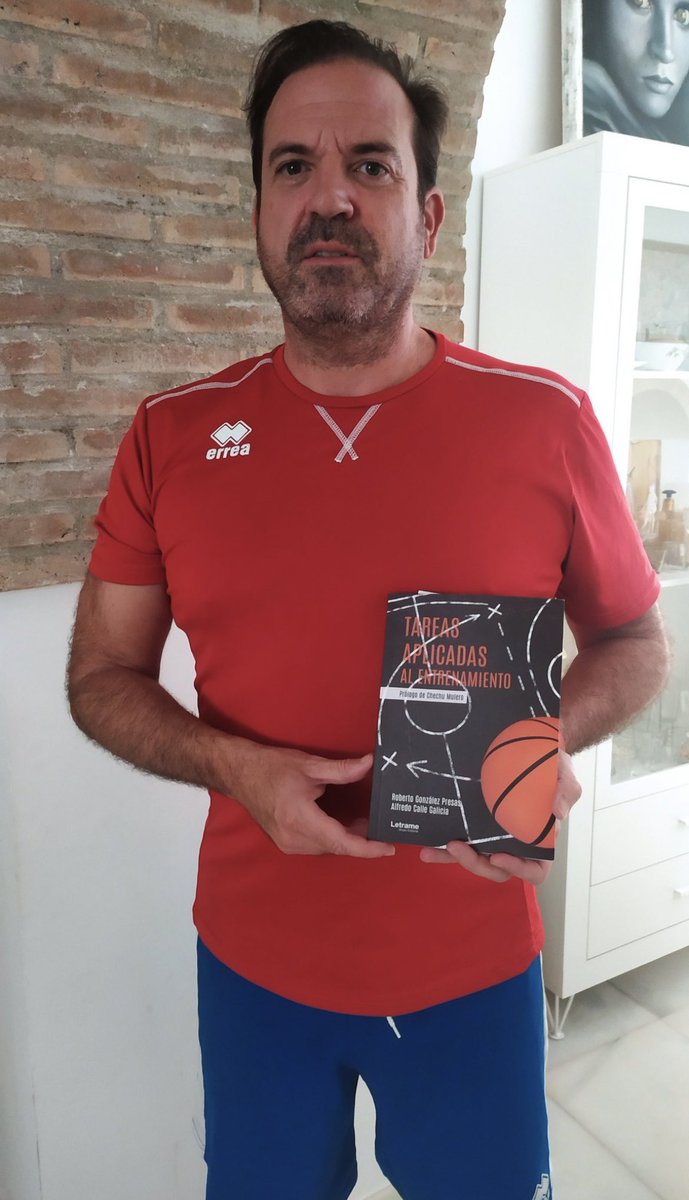 Avelino, Alberto, Dani, Alex y Jaume hace unas semanas que disfrutan de sus libros y practican los ejercicios cuando tienen ocasión. 
¿Y tú? ¡Es tu momento! 😀🏀 
Contáctanos y compra tu libro