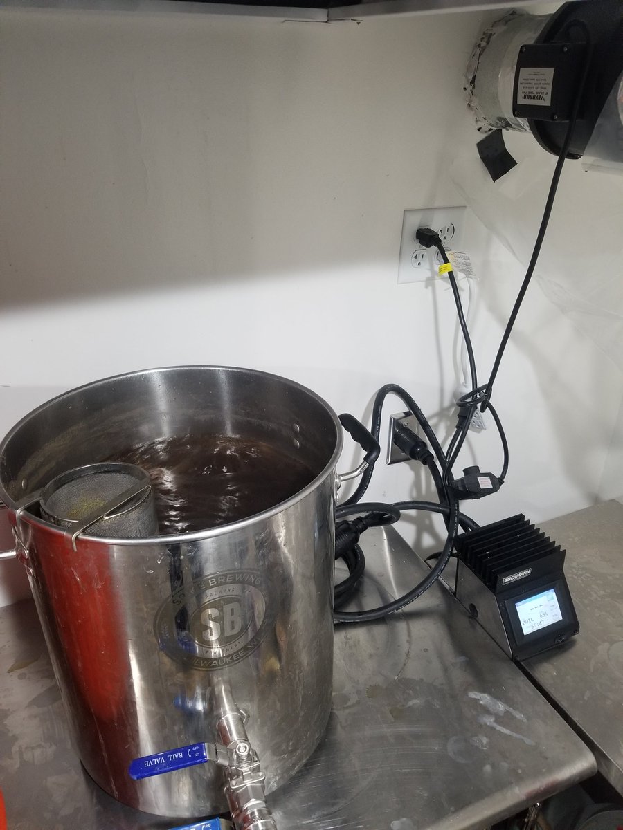 HolyHomebrew's tweet photo. Schwarzbier brew day!

May the Schwarz Bier with you!
#homebrewing #allgrain https://t.co/fpHfnXHUmp